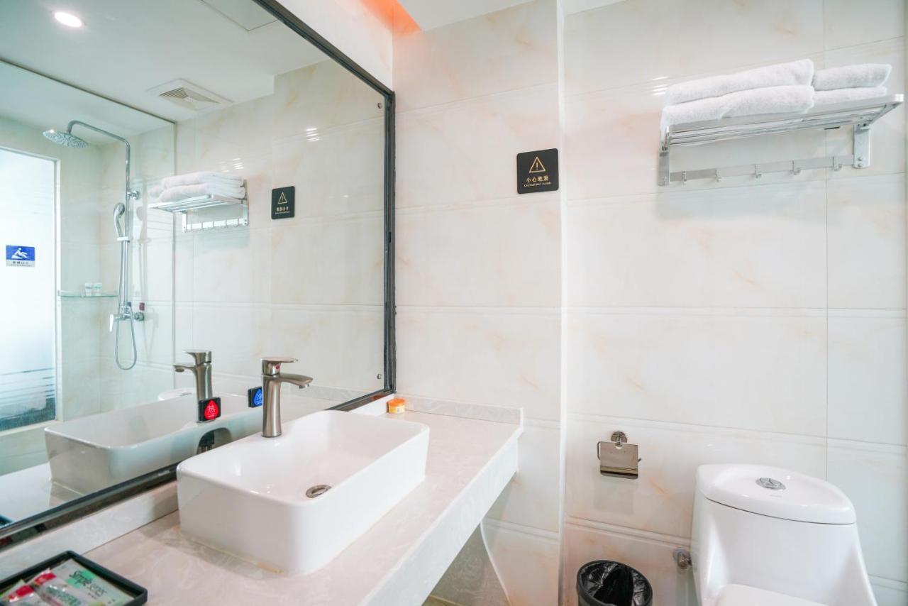 Felice Hotel-Guangzhou Baiyun International Airport Renhe Metro Station Branch 広州 エクステリア 写真